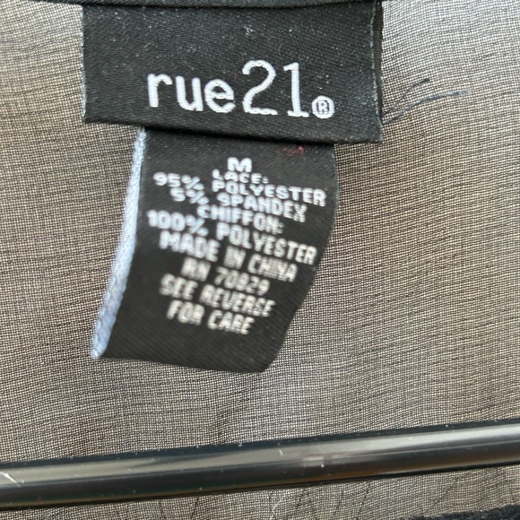 Sequence sheer black top top with net in the black - Picture 6 of 7